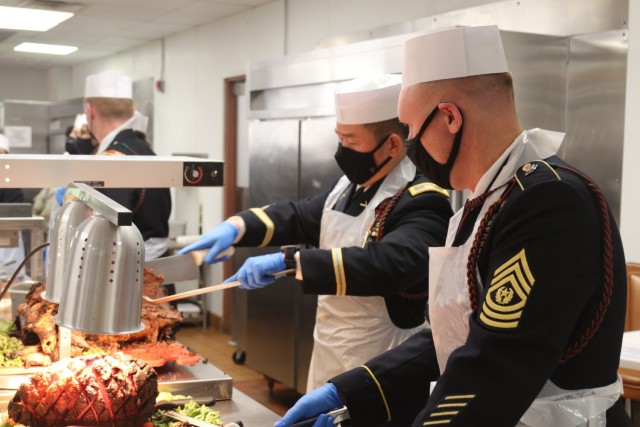 3rd Infantry Division leaders serve Soldiers, Families at Thanksgiving meals | Article