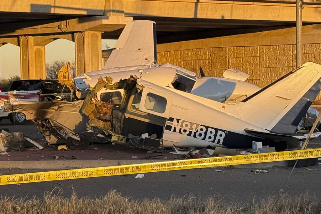 Texas plane crash injures four on highway