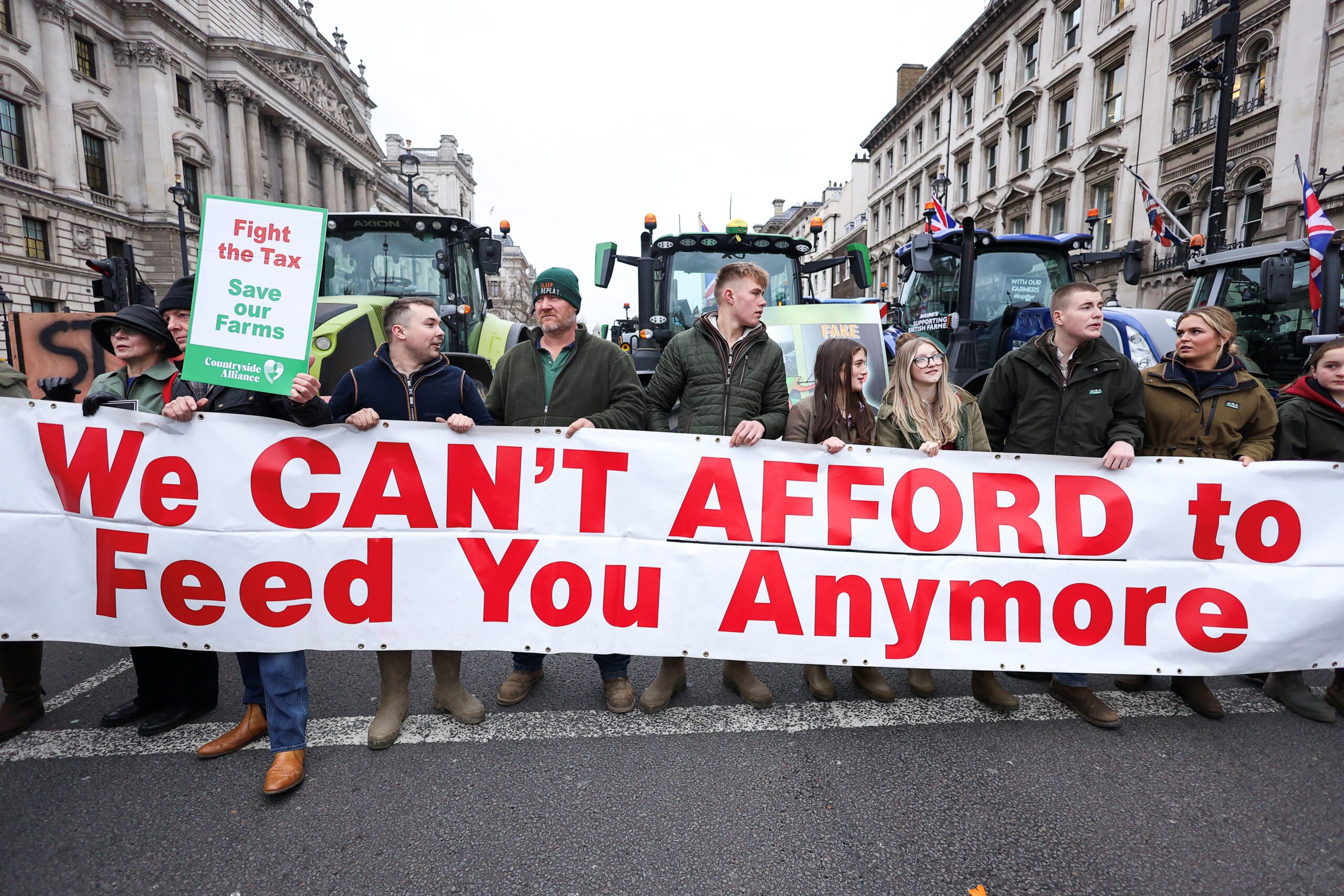 New ‘Tractor tax’ blow to Starmer as Labour expert calls for government U-turn