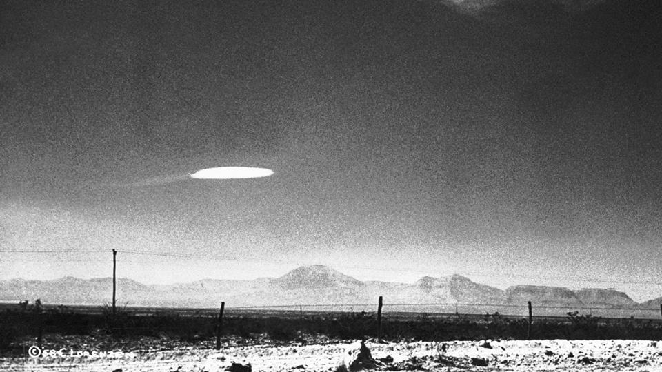 Former defense official makes earth-shattering UFO revelation as unexplained drones leave millions on edge