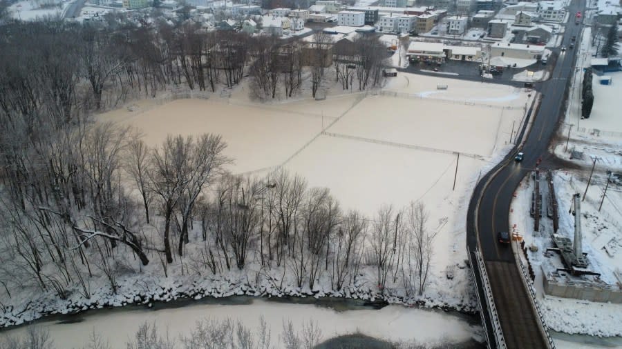 Brown snow falls over Maine town; officials warn against touching, eating it