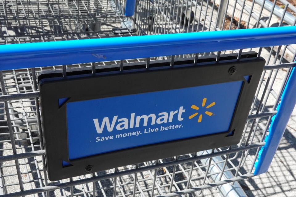 Walmart accused of illegally forcing over 1 million of its drivers it open bank accounts