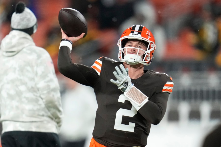 Browns could play two quarterbacks in Sunday's season finale