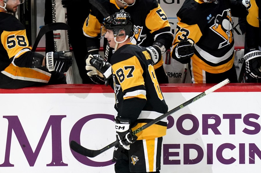 Crosby nets milestone to lead Penguins past Flyers