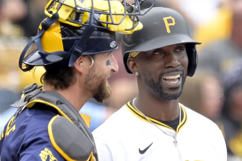 Andrew McCutchen re-signs with Pittsburgh Pirates, will return for 17th season