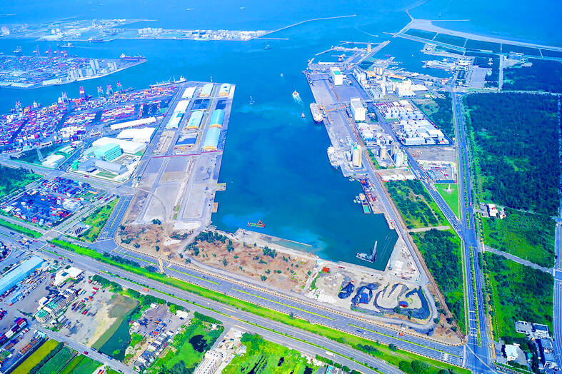 Ship used by PLA departs Taichung