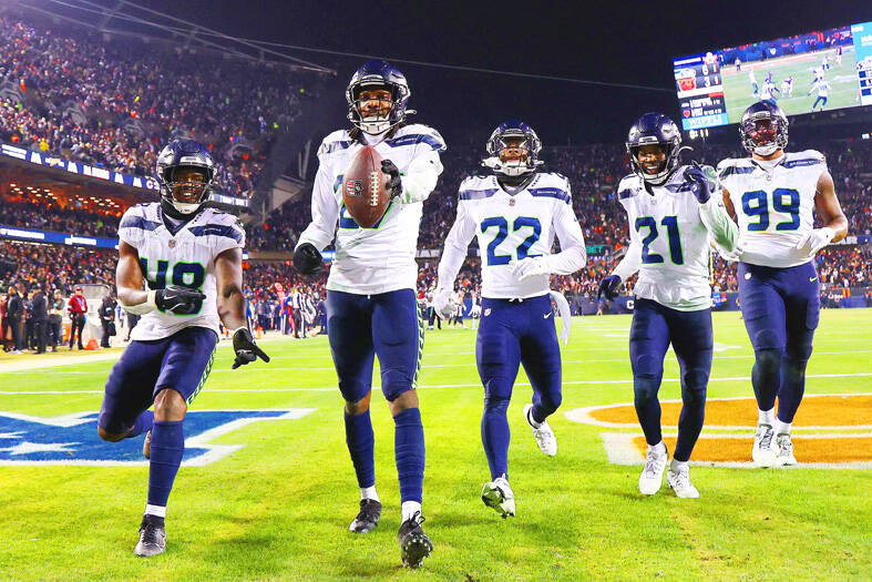 Late interception seals Seahawks win against Bears