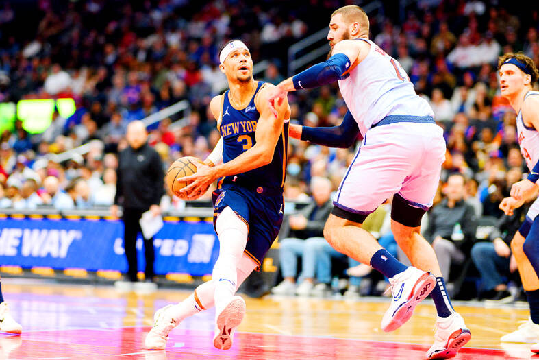 Hart sparks Knicks to eighth straight win