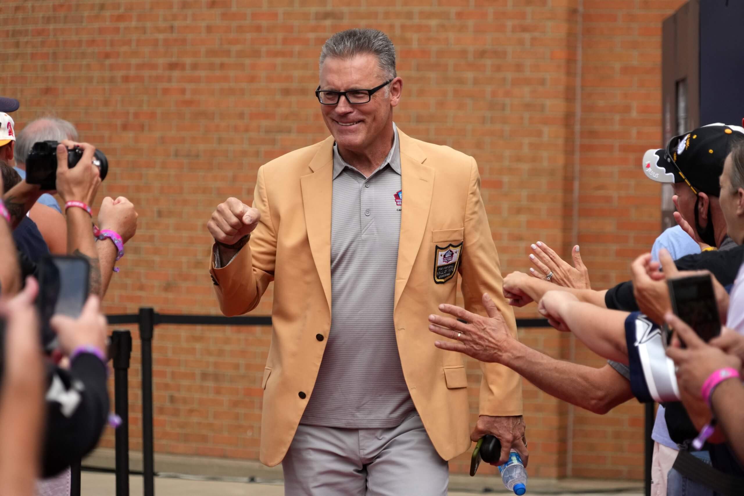 Howie Long is a trusted colleague, friend and family man. The secret? His humanity