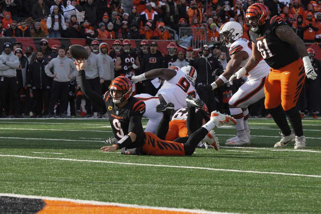 Joe Burrow makes unreal throw to Higgins for first touchdown against Browns