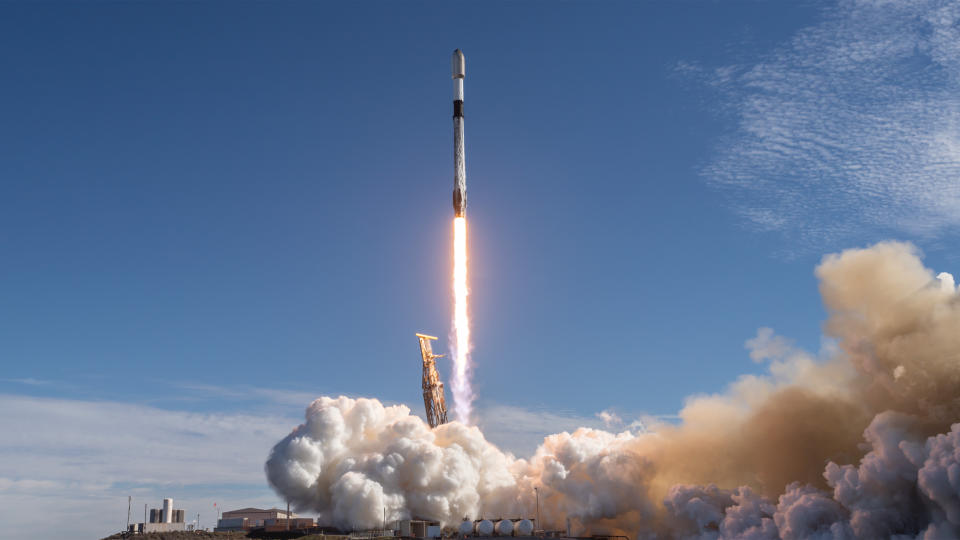 SpaceX to launch 7th batch of next-gen spy satellites for US government tonight