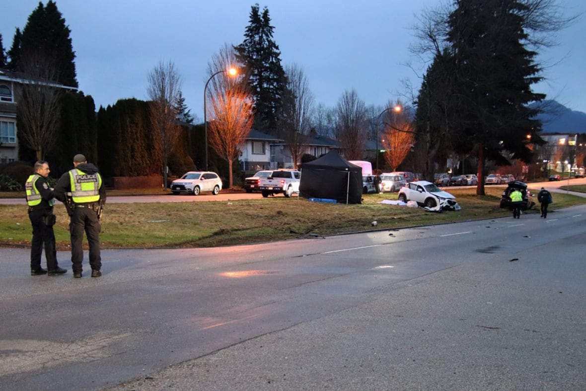 2 people killed in early morning collision in Burnaby, B.C.