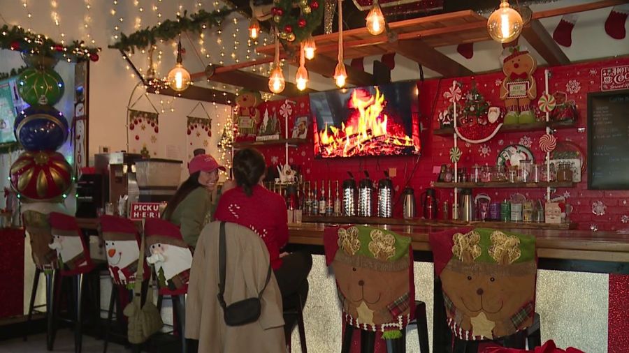 JobsNOW: Cafe specializing in year-round Christmas cheer hiring