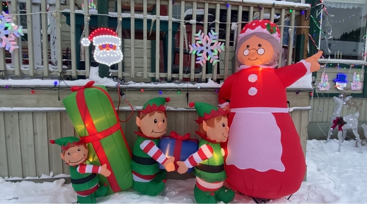 'You can't miss it': Elder's glowing house helps brighten the holidays in Dawson City, Yukon