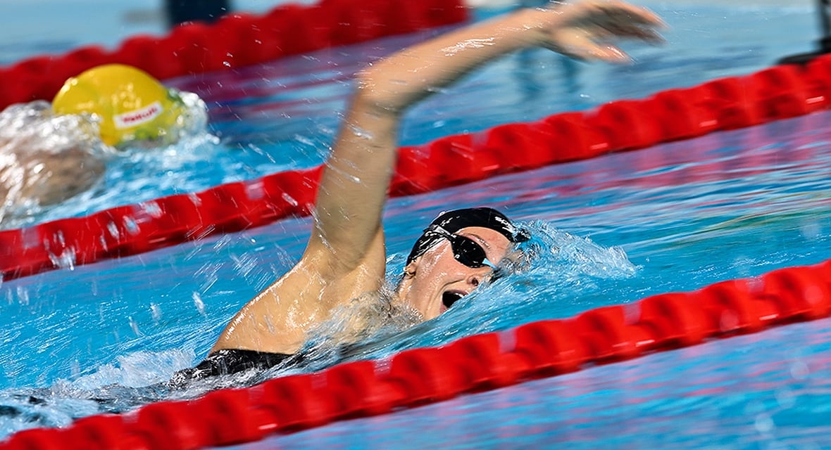 Summer McIntosh wins silver in 200m backstroke at world short course swim championships