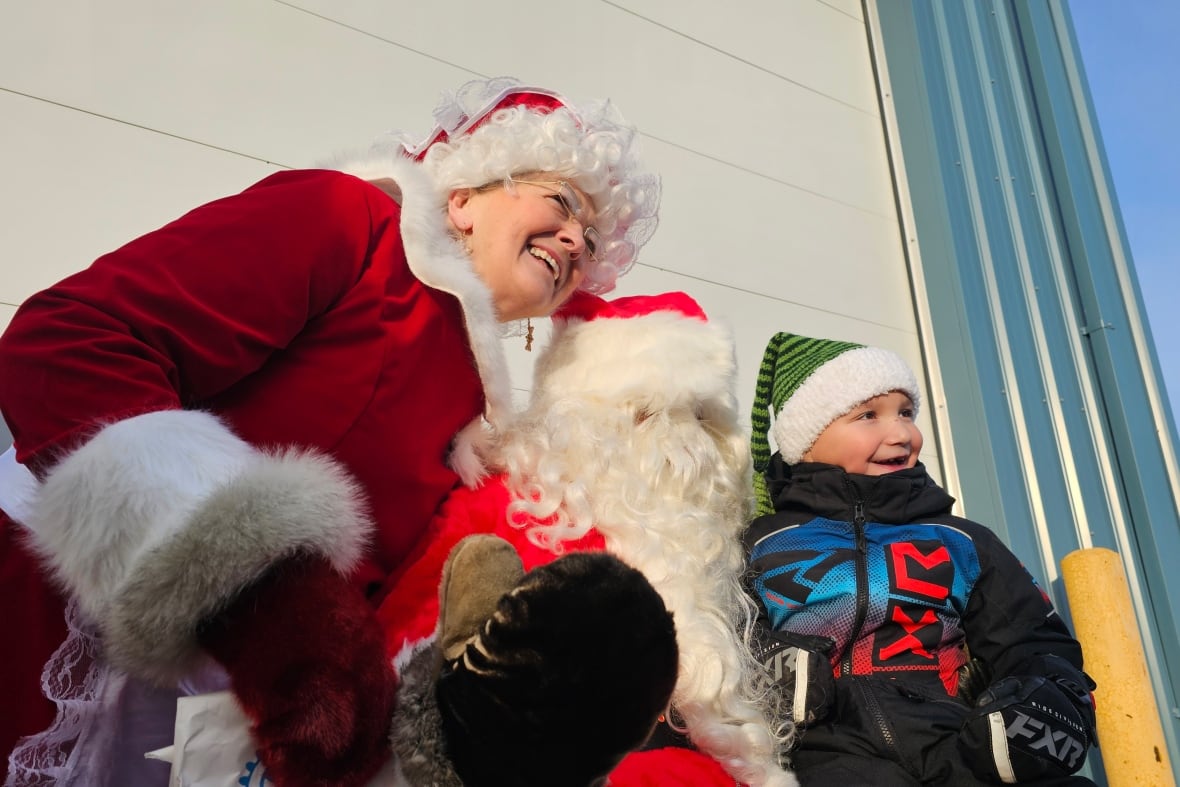 Santa arrives on wings: In coastal Labrador, a Twin Otter has an edge on Rudolph