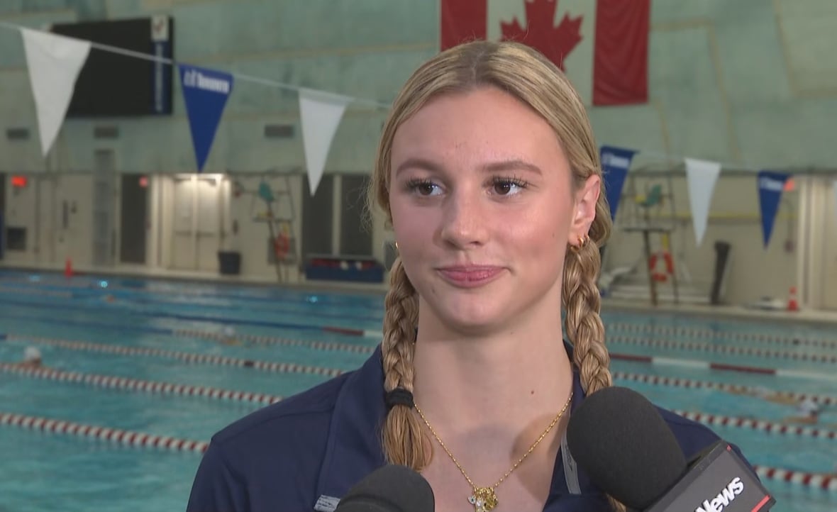 Toronto's Summer McIntosh meets young fans at pool where she trained as a child