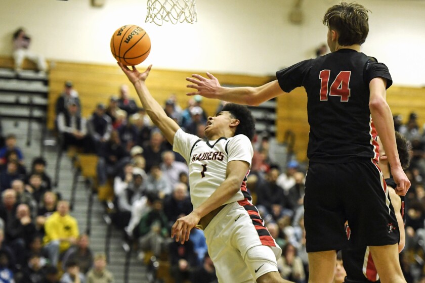 Davion Thompson battles a cold but still leads Bolingbrook past Metamora in Jack Tosh semifinals