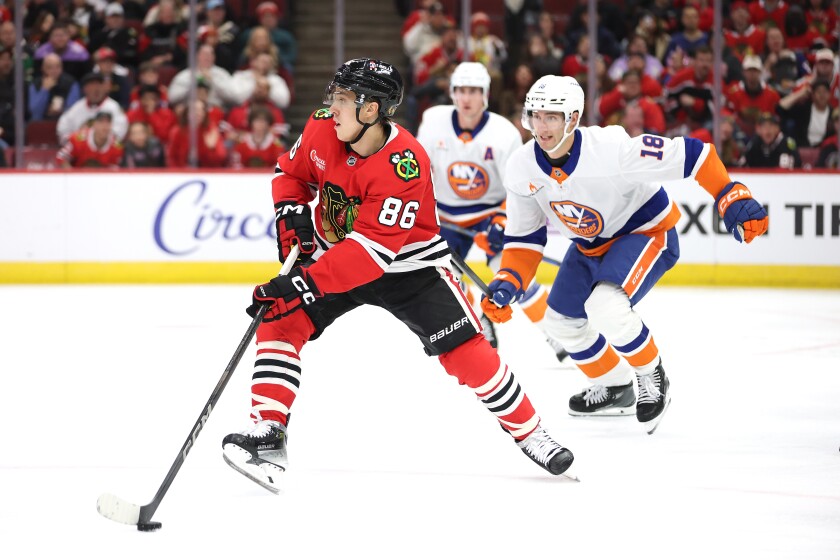 Blackhawks' resilient effort pushes them past Islanders