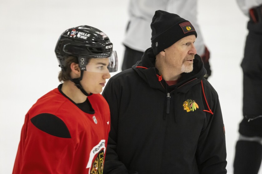 Derek King embracing bizarre role as Anders Sorensen's assistant in Blackhawks coaching staff