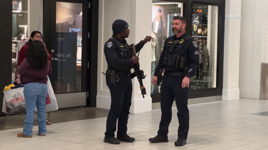 Shoppers feel safe at Valley Plaza mall, but more security wouldn't hurt