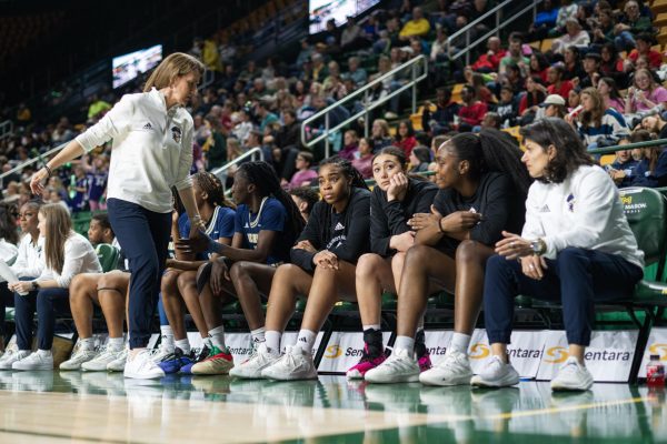 Women’s basketball trounced by George Mason, marking sixth-straight loss – The GW Hatchet