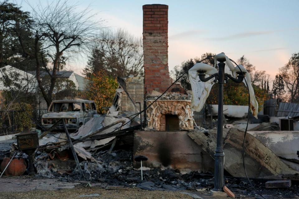 Santa Ana winds threaten again this week as firefighters labor to douse LA blazes