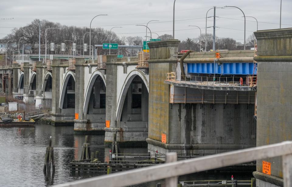 Has Trump defunded RI's new Washington Bridge? What we know.