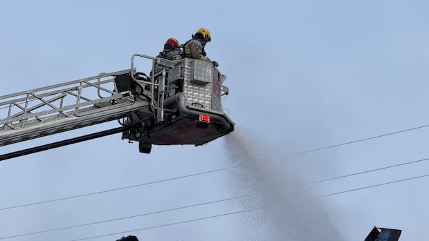 Fire at vacant house sends Winnipeg firefighter to hospital