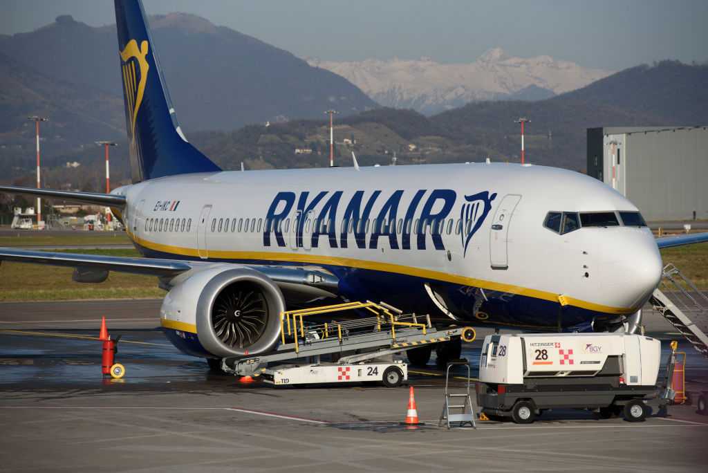 Ryanair calls for alcoholic drink limit at EU airports amid legal action against unruly passenger