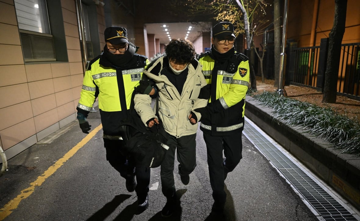 Supporters of impeached South Korean president storm Seoul court after it extended his detention