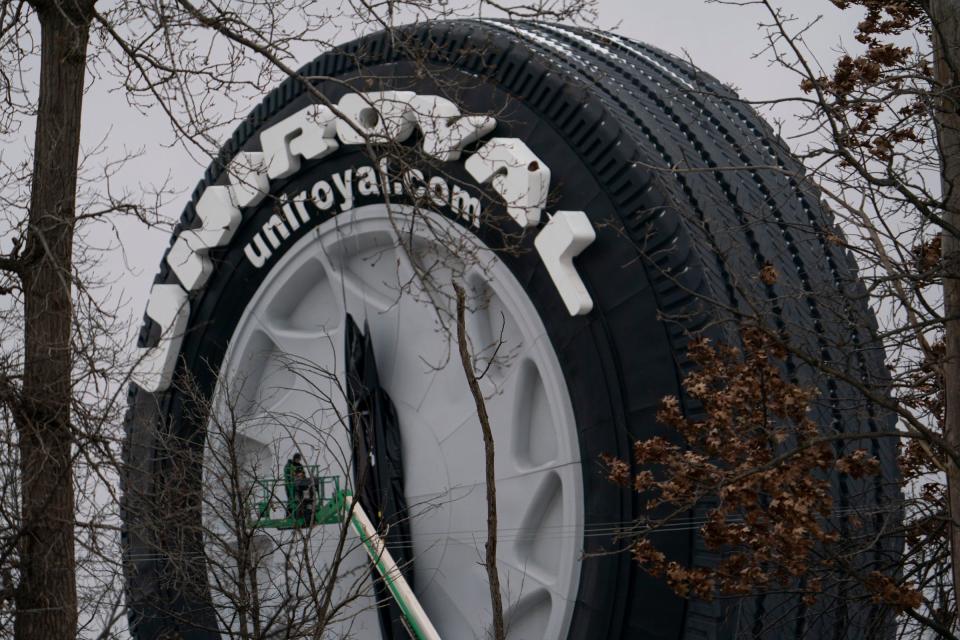 Giant tire on I-94 to get dressed up for Detroit Auto Show