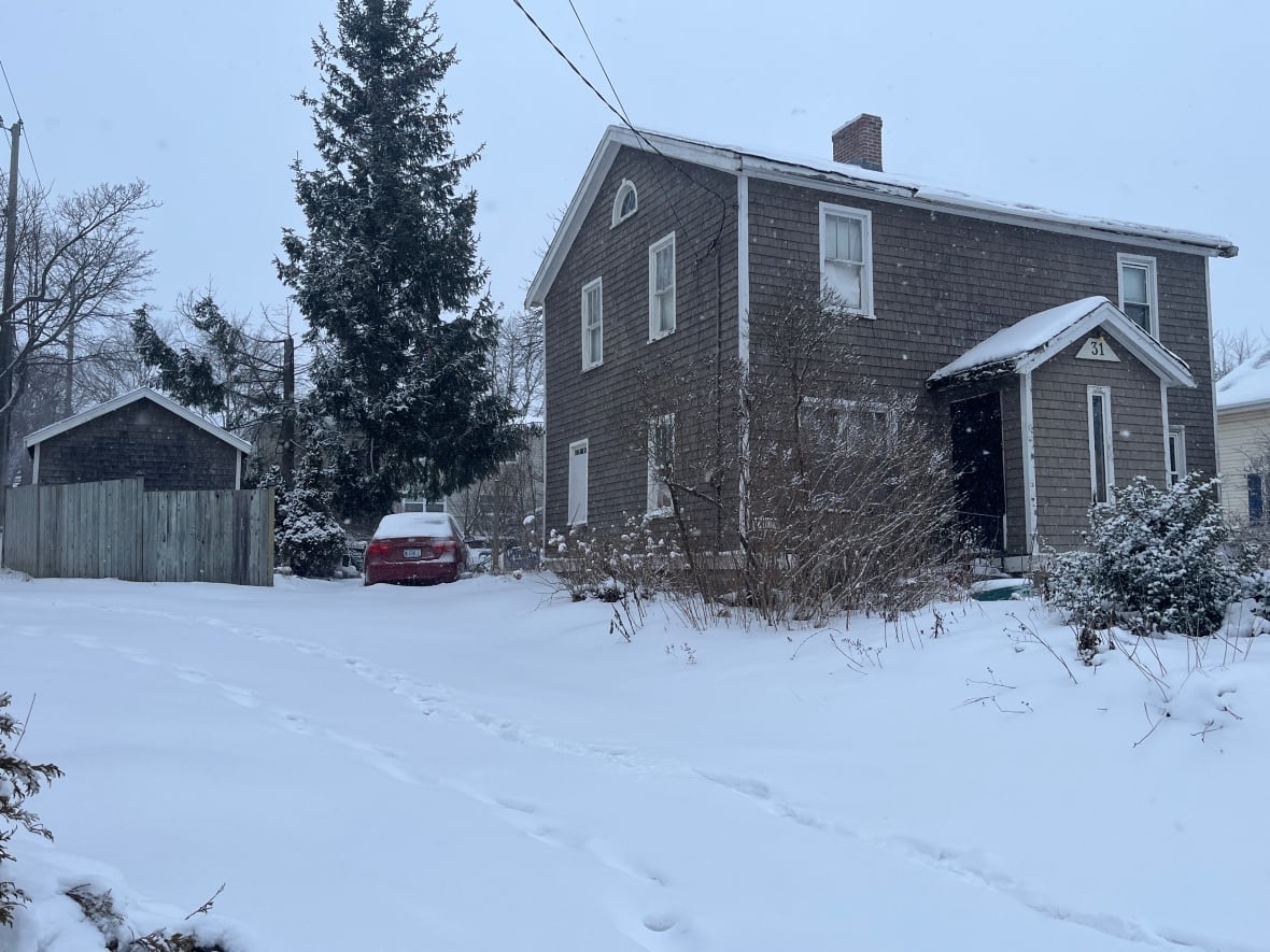 Vacant house in Charlottetown faces demolition if owner doesn't repair it by deadline