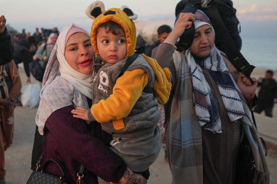 Tens of thousands return to devastated northern Gaza as Israel lifts its closure under truce