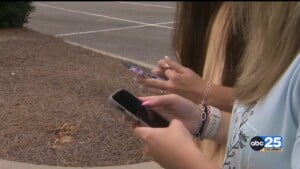 Banning cellphones in schools gains popularity in red and blue states