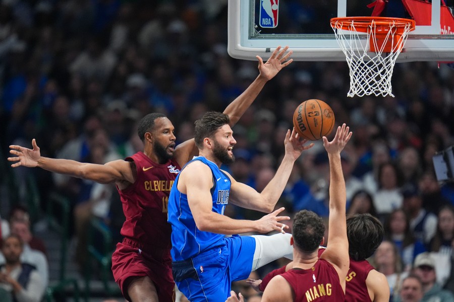 Cavs beat Mavericks 134-122 for ninth straight win