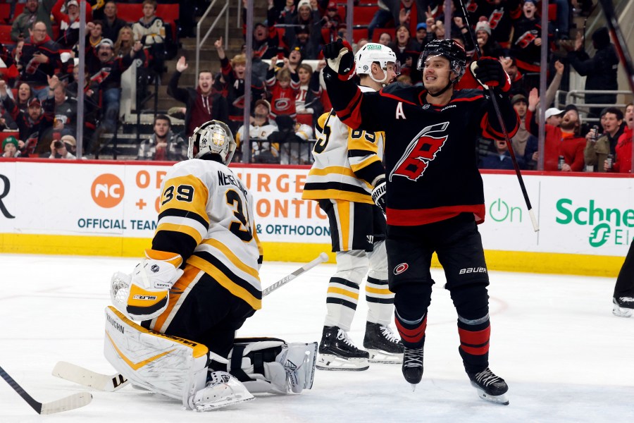 Aho's overtime goal lifts Hurricanes over Penguins