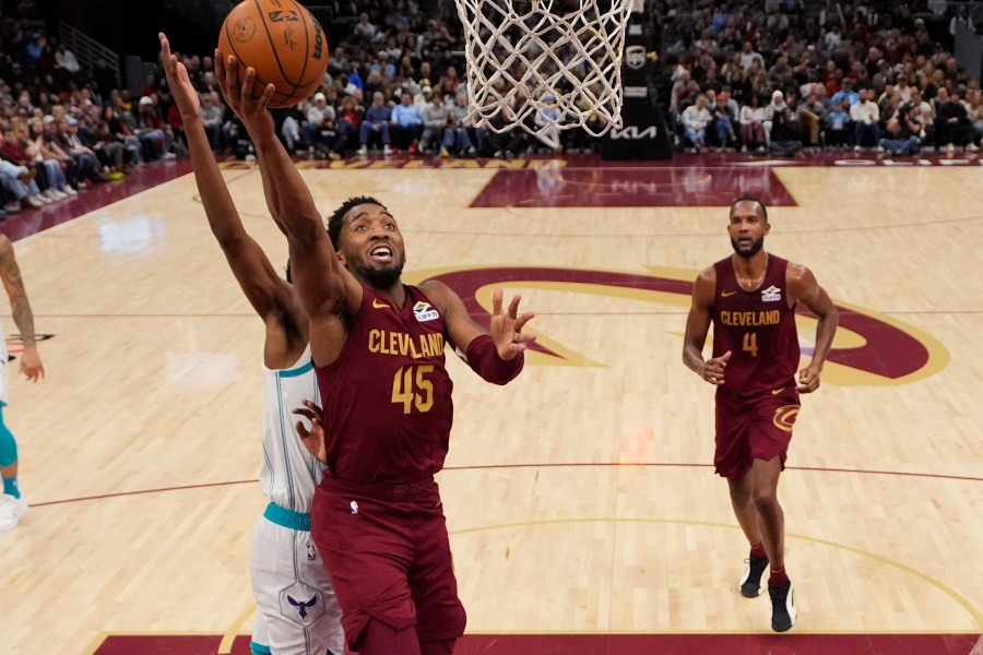 NBA-leading Cavaliers beat Hornets for 10th straight win