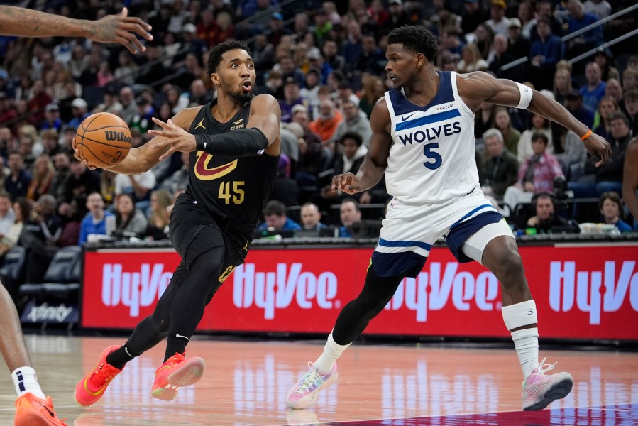 NBA-leading Cavs seize control to beat Timberwolves