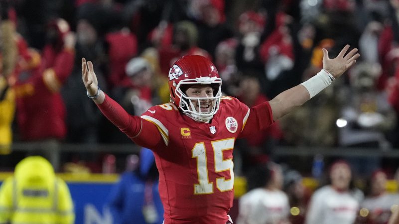 The Chiefs get more Mahomes magic and advance to 3rd straight Super Bowl, beating the Bills 32-29