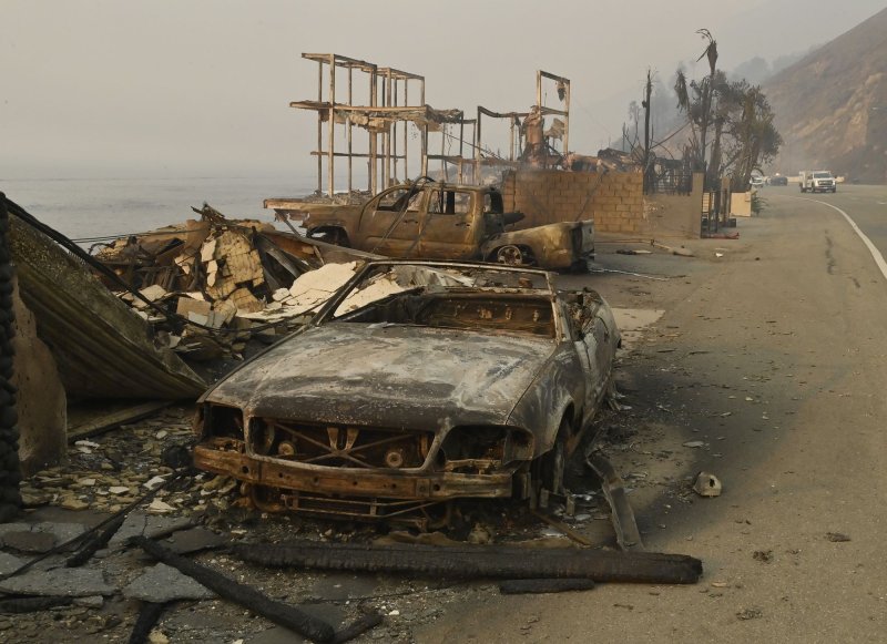 California wildfires: Death toll climbs to 10, looters arrested