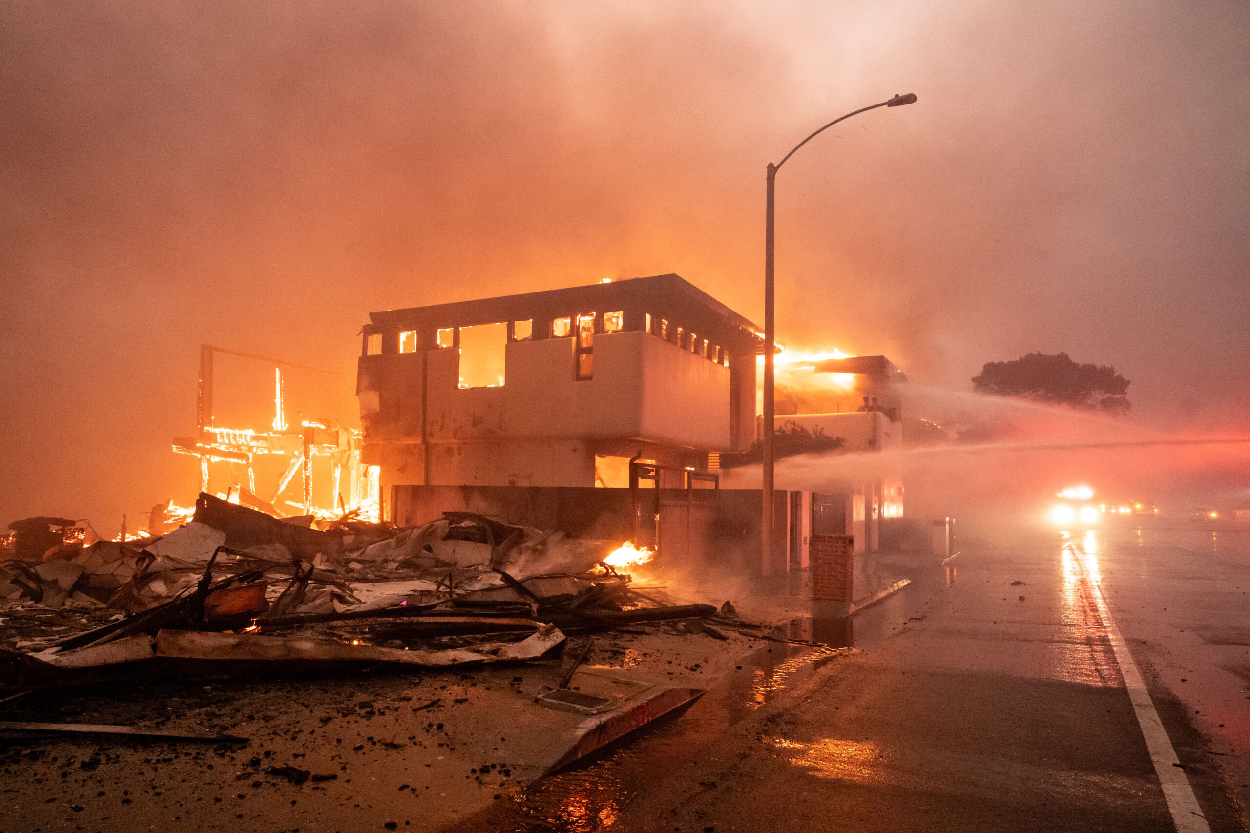 At least 2 dead as destructive wildfires burn around Los Angeles – NECN