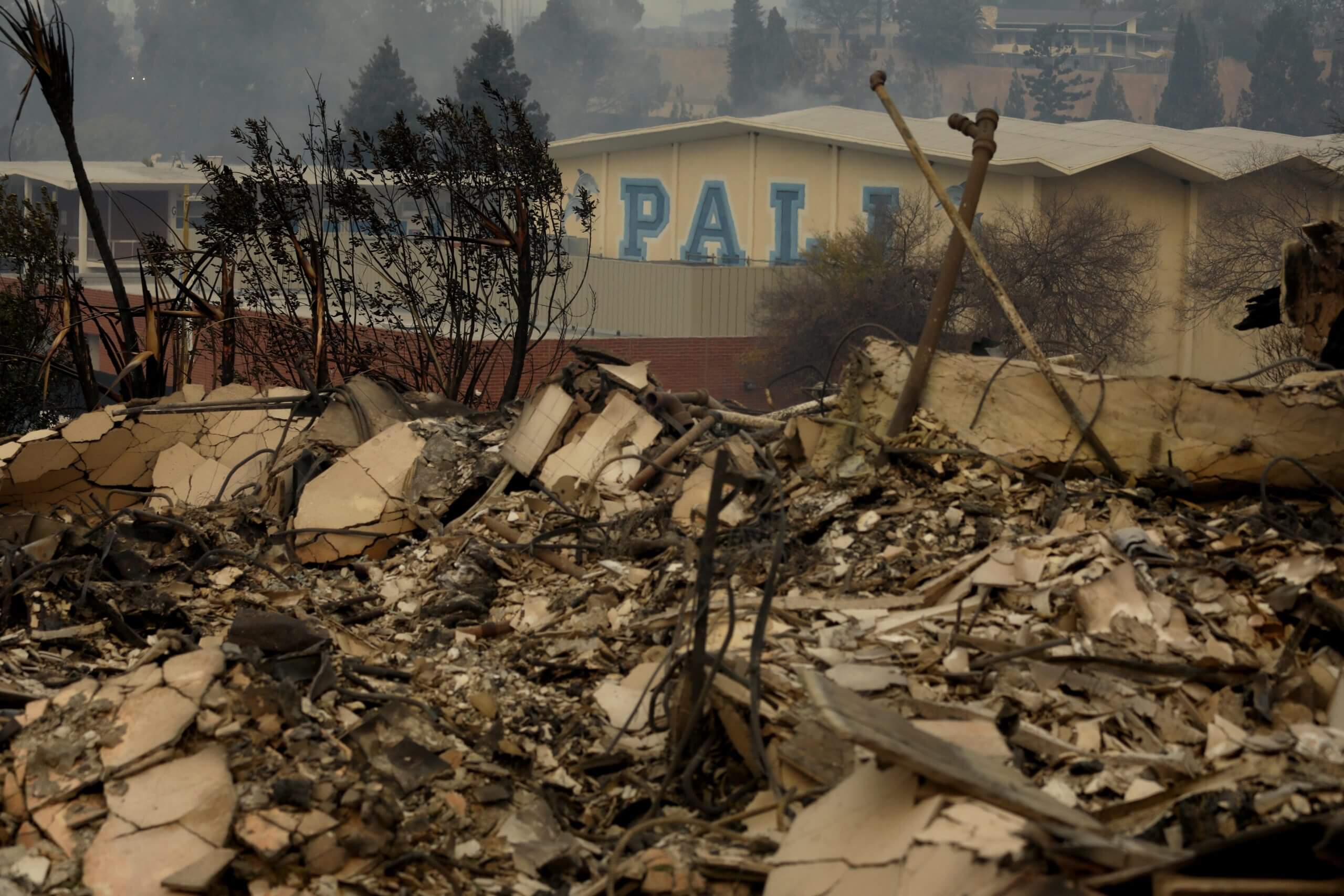 For Palisades High players, baseball offers normalcy amid a charred L.A. landscape