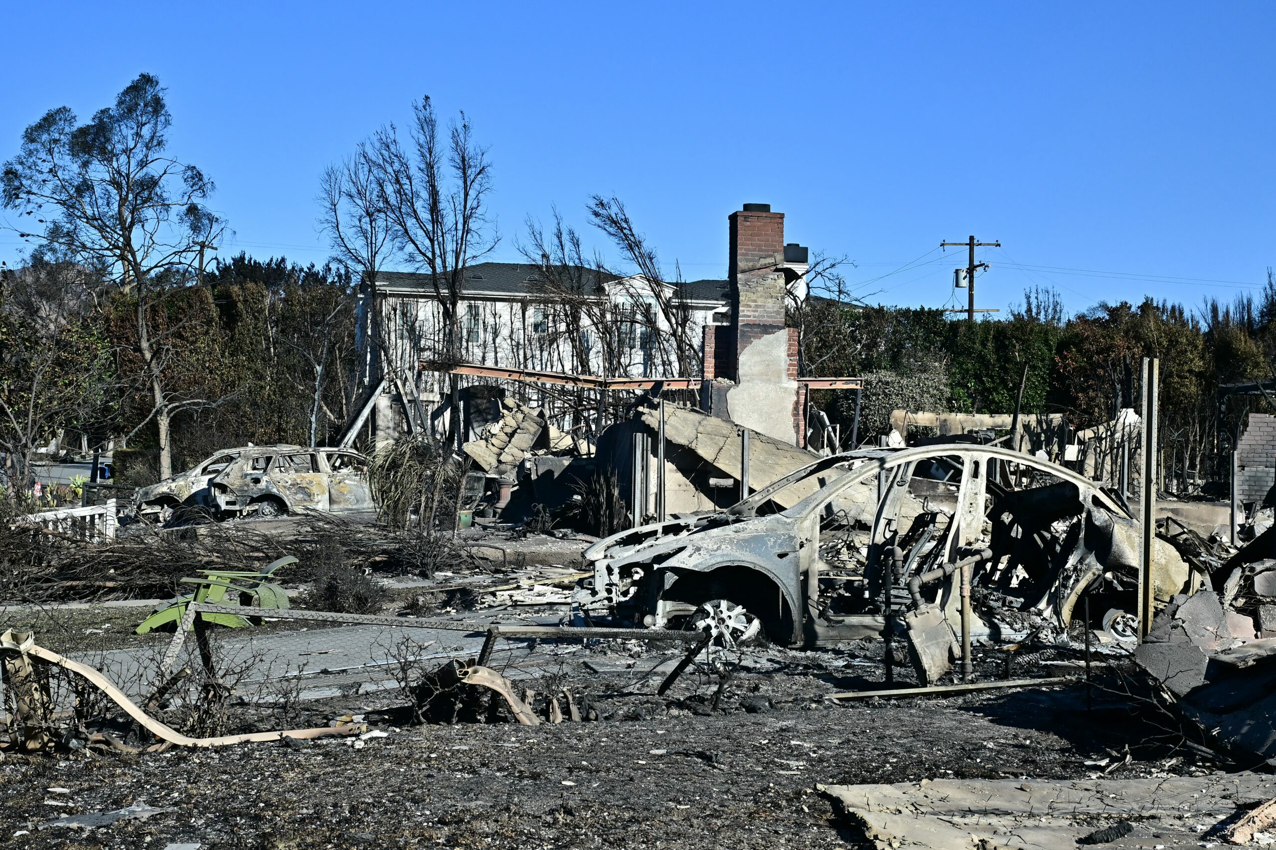 LA neighborhoods ‘unsafe’ for resident return as fires burn – NECN