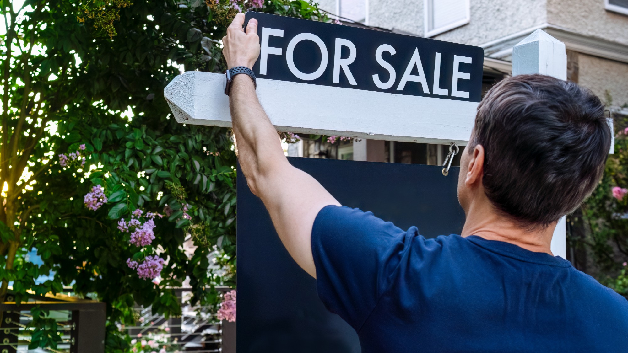 Hoping to sell your house in 2025? Here's what to expect.