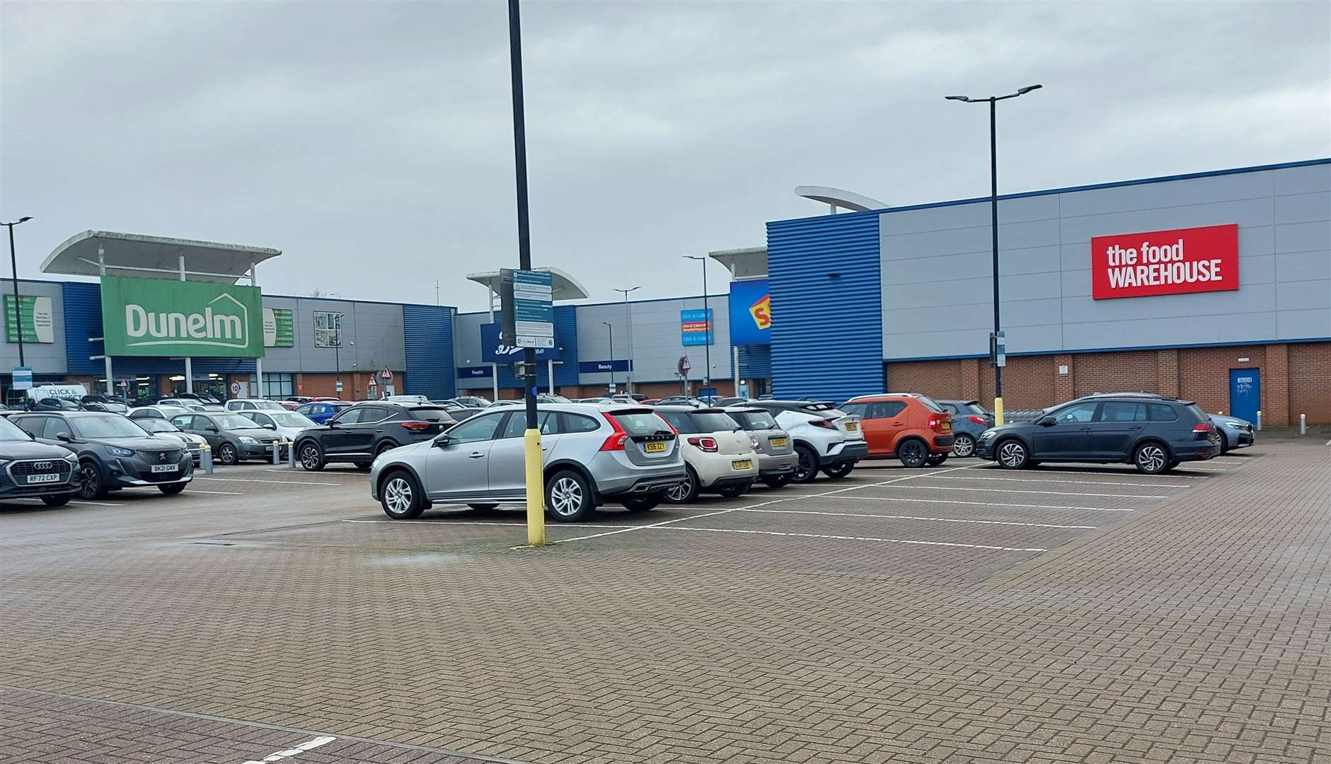 Parking fears over plan for Starbucks drive-thru at Ashford Retail Park next to The Food Warehouse