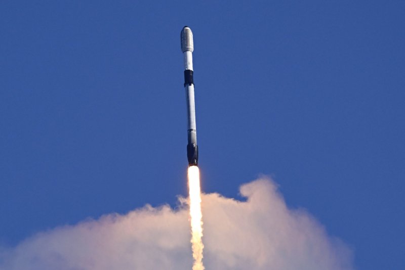 SpaceX launches 21 Starlink satellites in 25th mission for 1st-stage booster