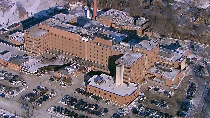 Coroner blasts Illinois hospital after patient gets locked out on roof, dies: 'Must be held accountable'