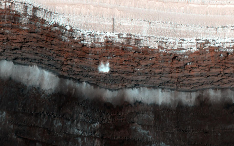 Springtime on Mars brings frost avalanches, gas geysers and explosions (photos)