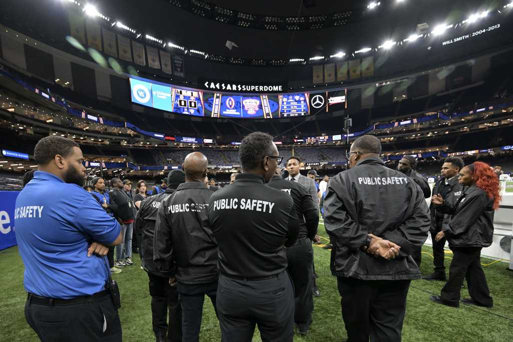 Georgia and Notre Dame fans gather under tight security for Sugar Bowl